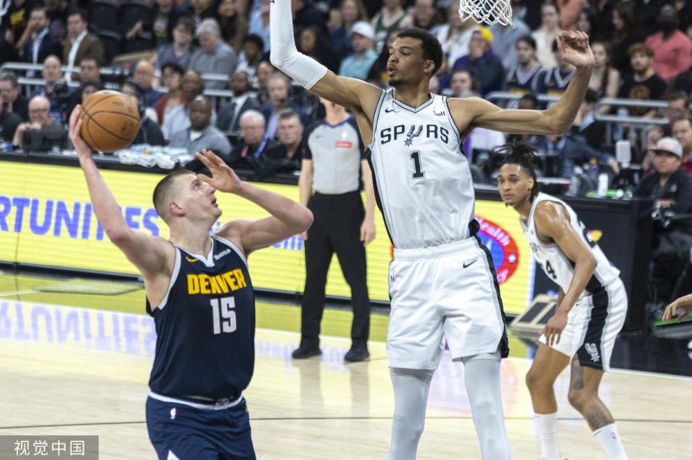 对他的表现 对他的表现