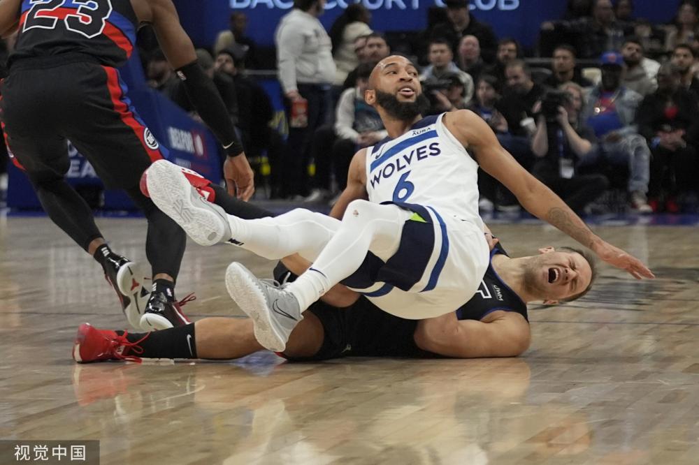 示出对足球 示出对足球